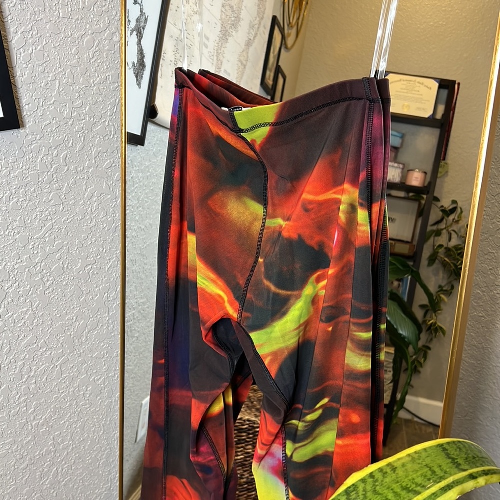 HOUSE OF CB 'Erin' Printed Mesh Trousers NWOT - Picture 9 of 9